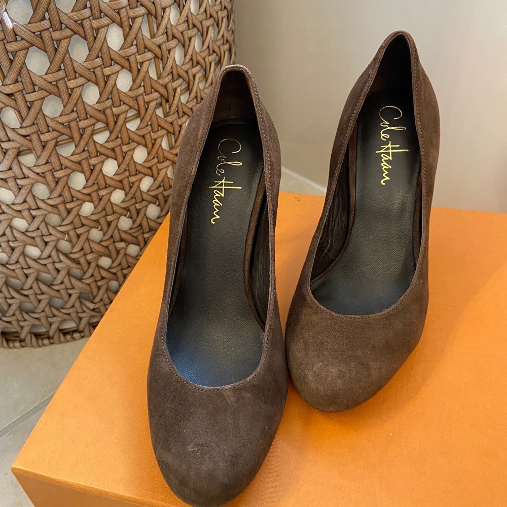 Cole Haan suede heel - size 5.5 like new